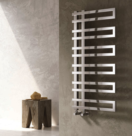 Reina Pietra — Reina brochure page 58; Chrome; pictured size 1100 x 530 mm